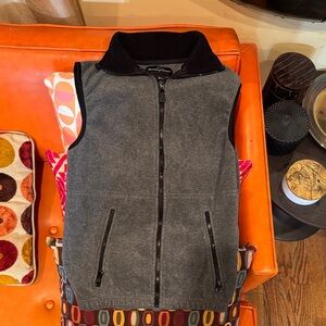 MEN’s Gray fleece Zip-Up Vest with Black Accents size XS (34-36)